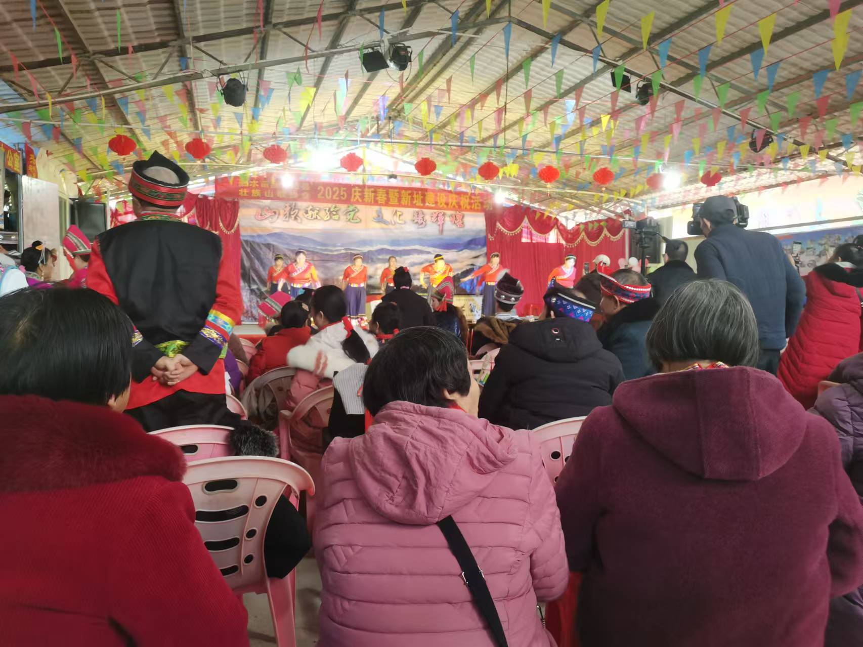 歌友同台庆新年 山歌越唱心越甜