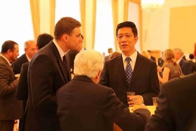 来宾对我建军89周年表示热烈祝贺，对中国国防和军队现代化建设取得的巨大成就表示钦佩，对中国为维护世界和平稳定所发挥的重要作用予以高度评价。